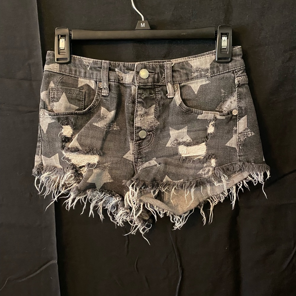 🩳Distressed Black/Gray Star Jean Shorts Size 4/27